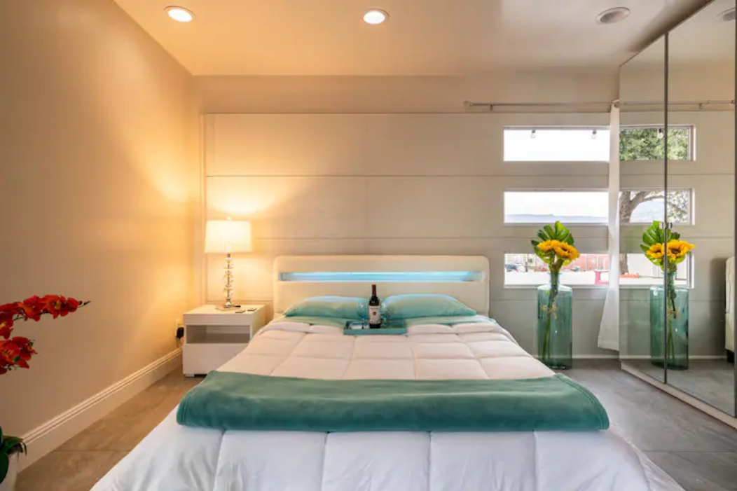 Villa Playa Queen Bed